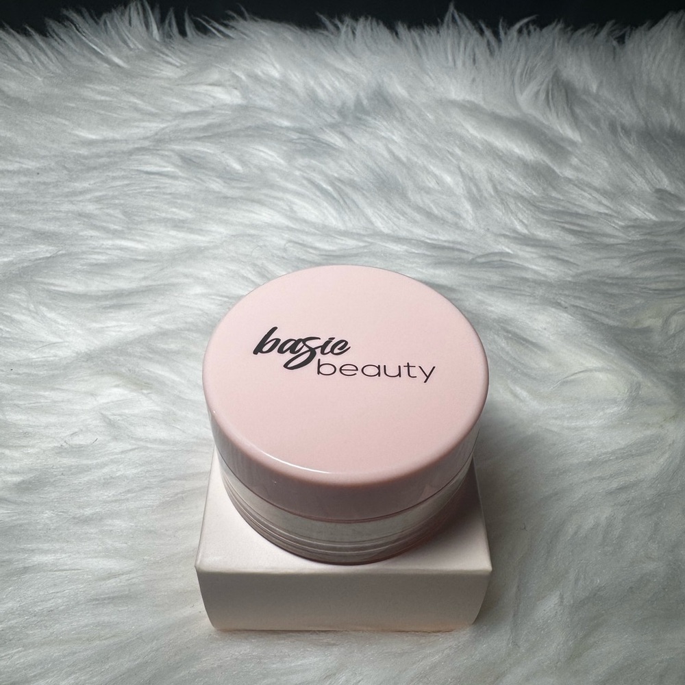 Basic Beauty Banana Setting Powder - Picture 4 of 5